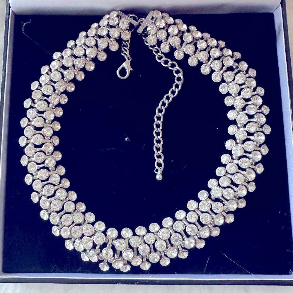 Adjustable Choker.